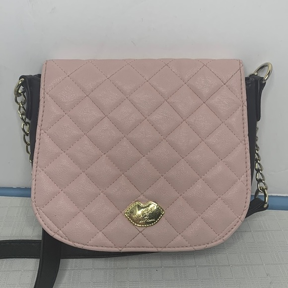 Betsey Johnson “ luv Betsey” quilted hearts flap crossbody bag - Picture 1 of 8